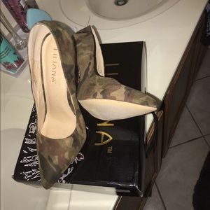 Camouflage pumps size 7.5 never worn box included
